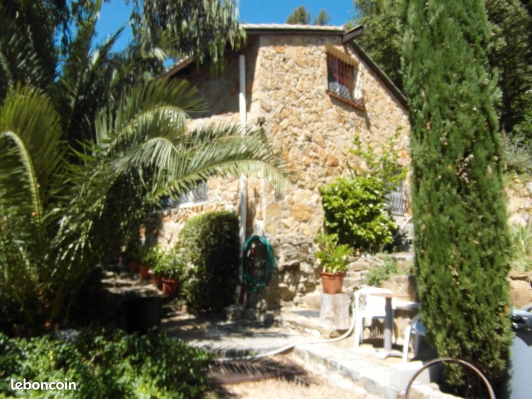 Maison à louer, 90m², Évenos