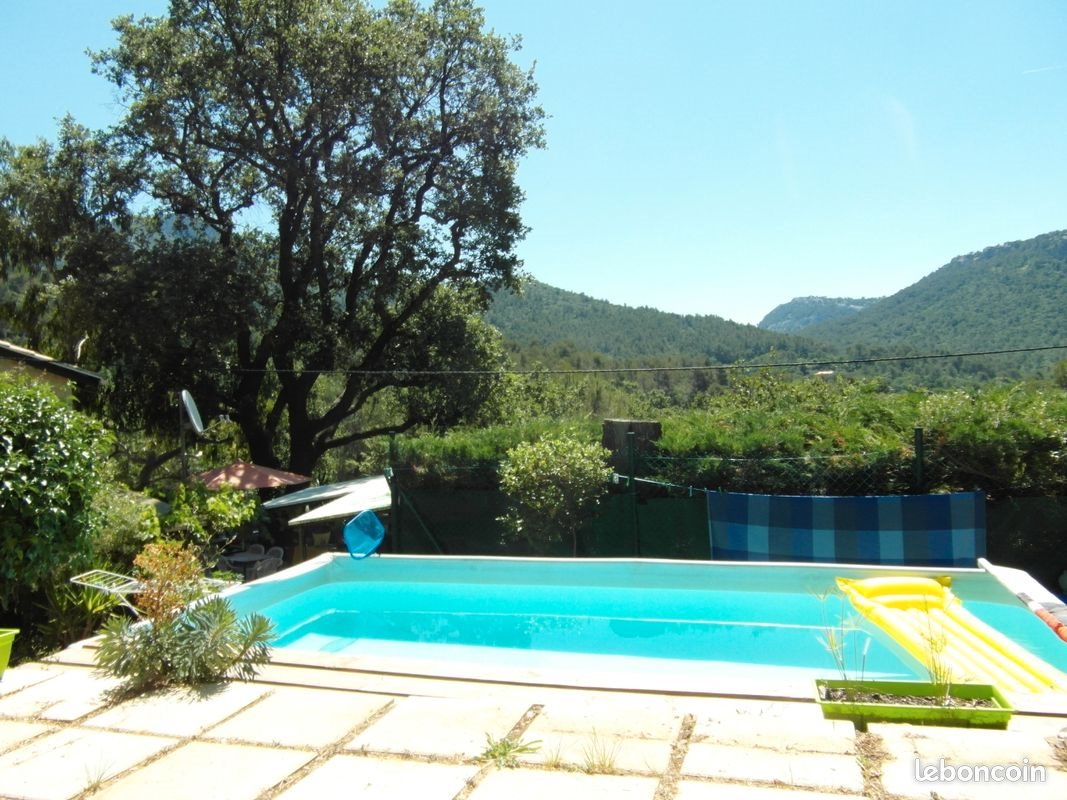 Maison à louer, 90m², Évenos