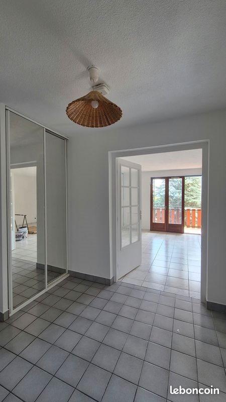 Appartement à louer, 72m², Gex