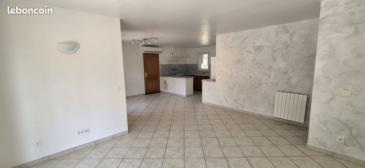 Maison à louer, 74m², Sénas