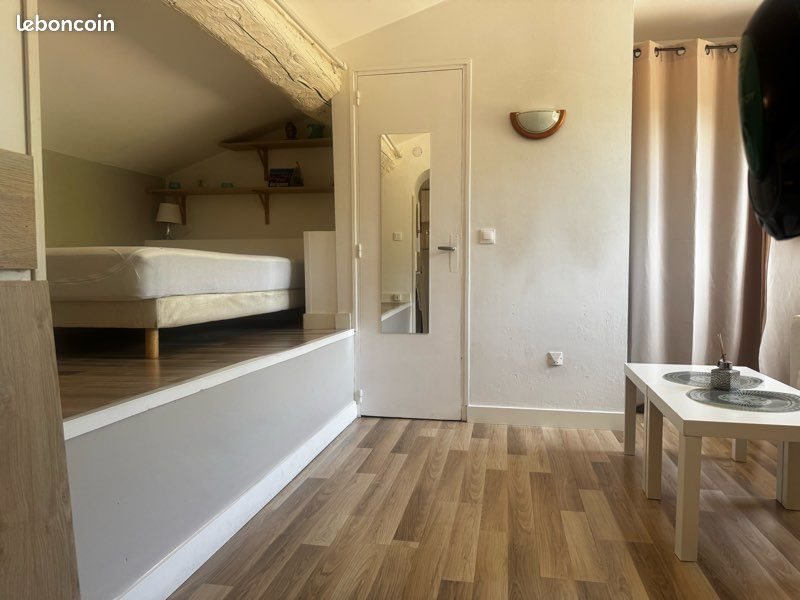 Appartement à louer, 23m², Eyguières