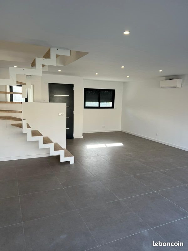 Maison à louer, 123m², Bérat