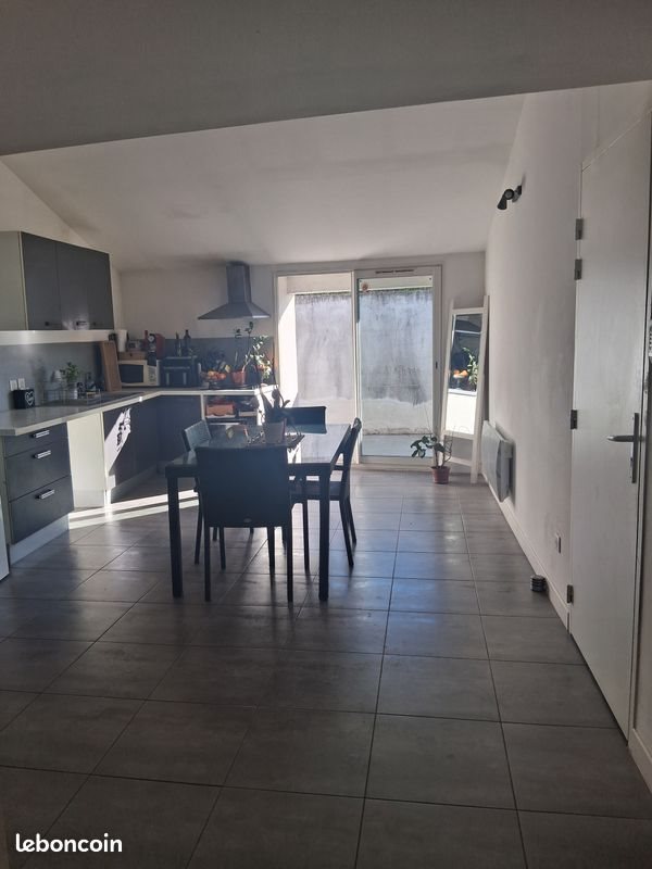 Appartement à louer, 71m², La Roque-d'Anthéron