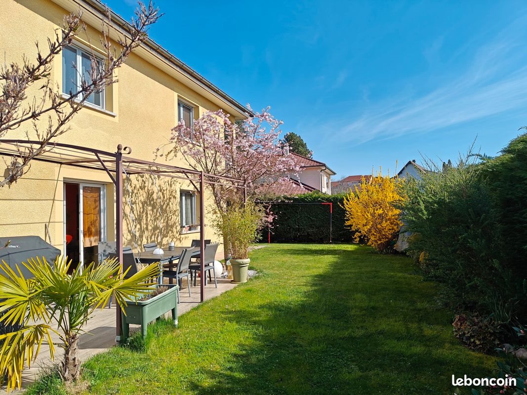 Maison à vendre, 153m², Saint-Genis-Pouilly