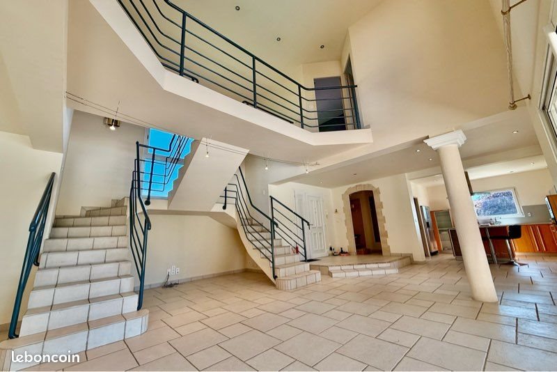 Maison à vendre, 159m², Lézigneux