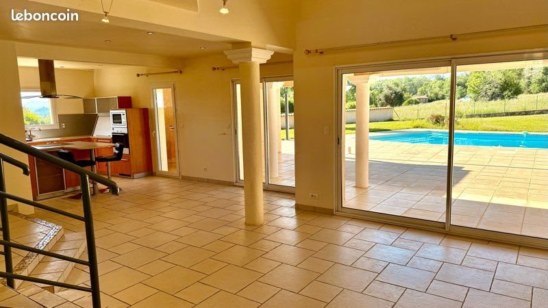Maison à vendre, 159m², Lézigneux