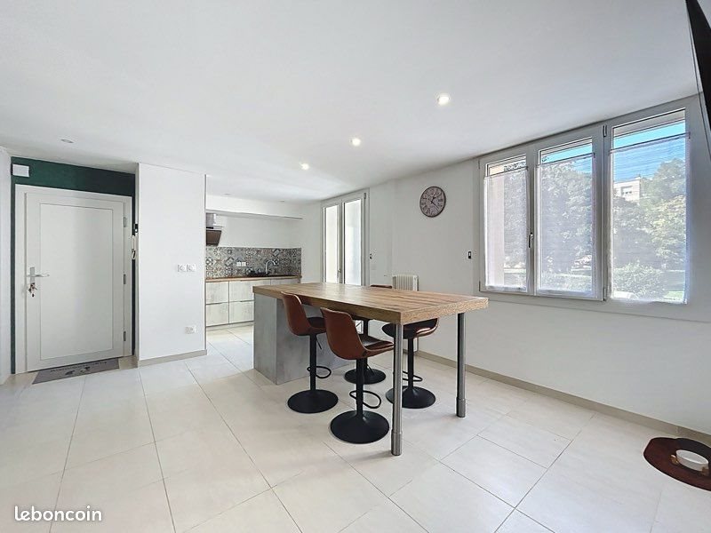 Appartement à vendre, 66m², Pont-Saint-Esprit