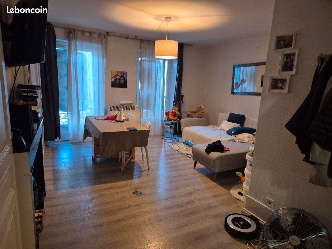 Appartement à louer, 43m², Pérouges