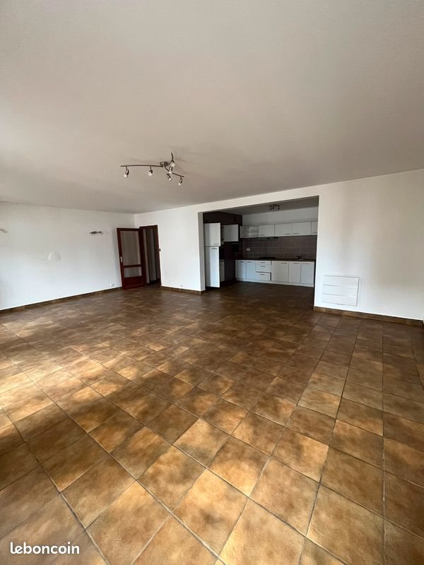 Appartement à louer, 110m², Pluvigner