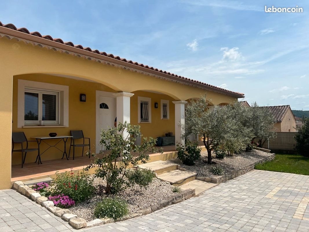 Maison à louer, 120m², Saint-Julien-les-Rosiers