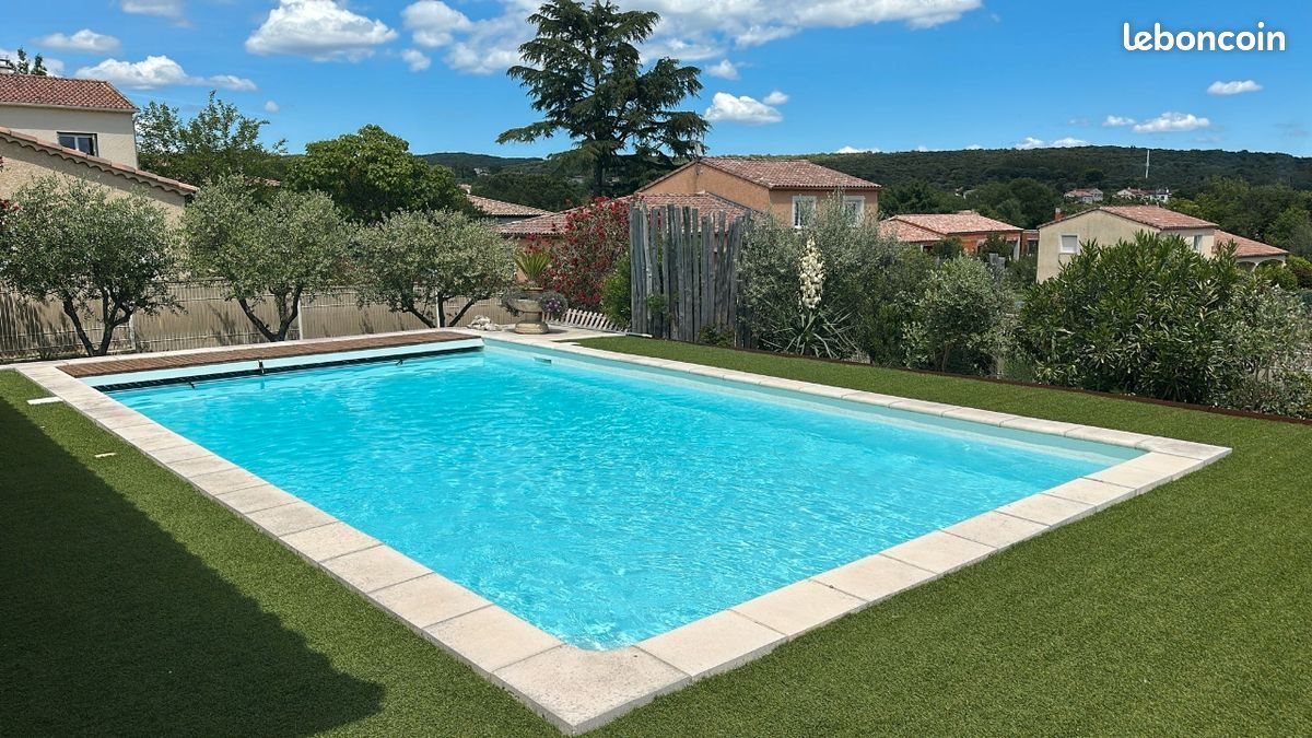 Maison à louer, 120m², Saint-Julien-les-Rosiers