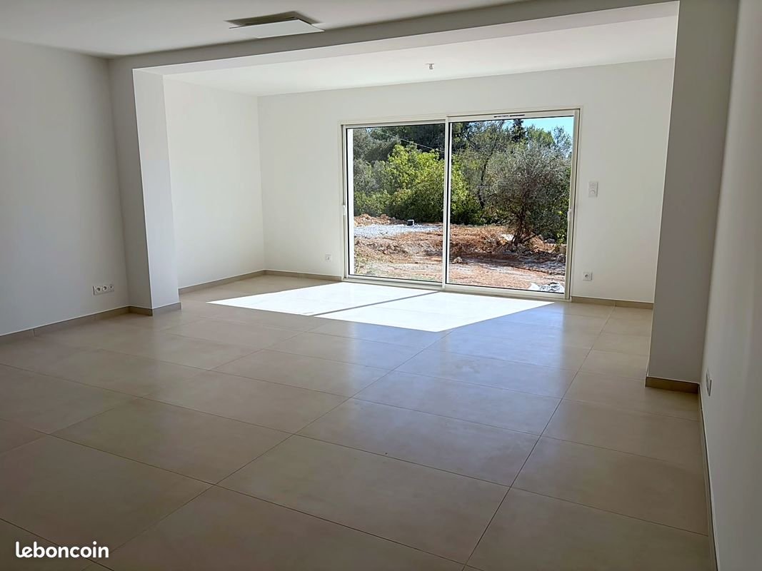 Maison à louer, 120m², Saint-Maximin-la-Sainte-Baume