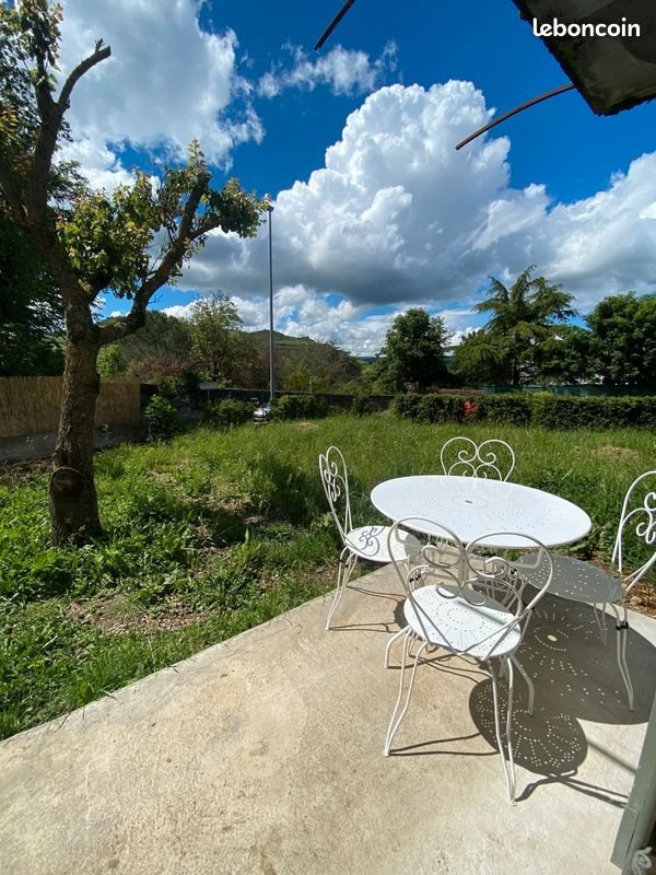 Appartement à louer, 30m², Saint-Georges-de-Luzençon