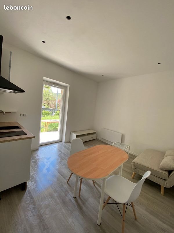 Appartement à louer, 30m², Saint-Georges-de-Luzençon
