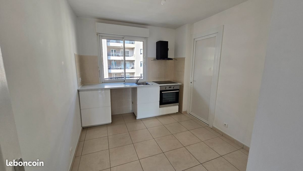 Appartement à louer, 72m², Bastia