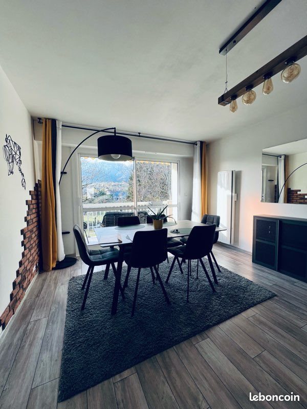 Appartement à louer, 77m², Gex
