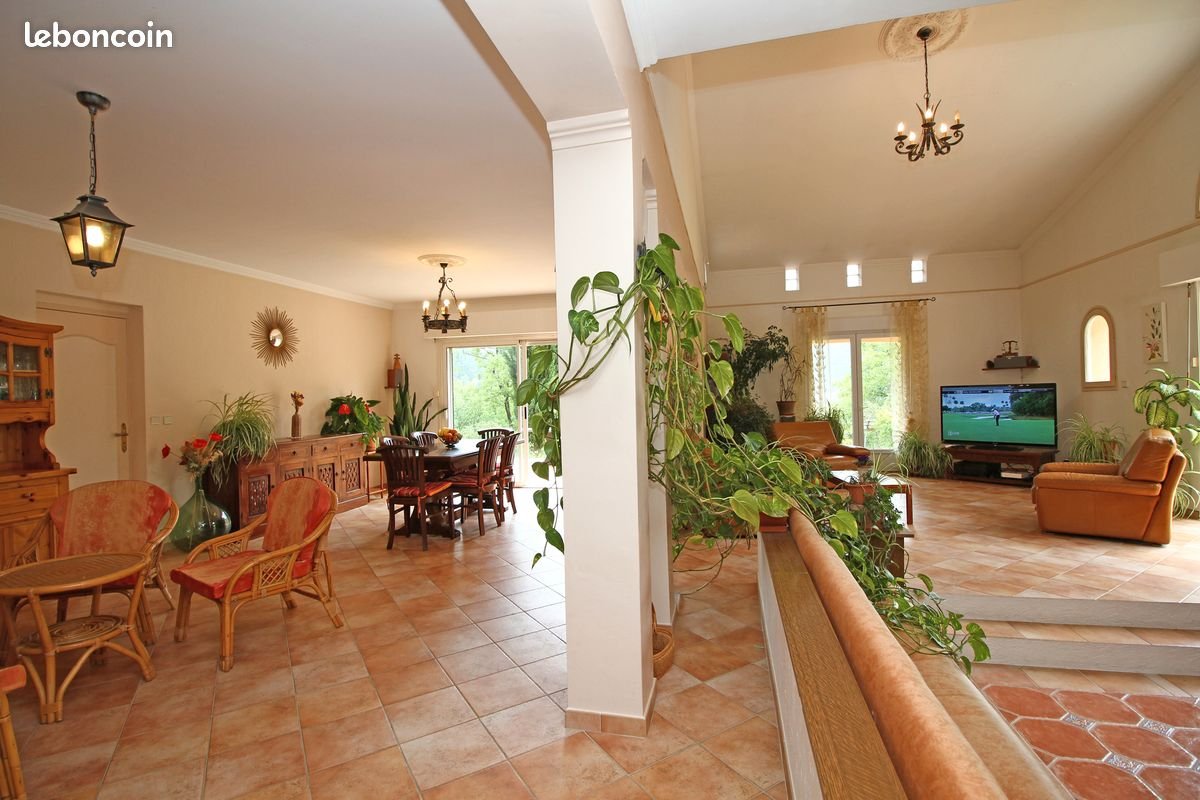 Maison à vendre, 215m², Roquesteron