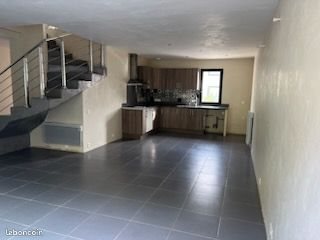 Maison à louer, 130m², Jouques