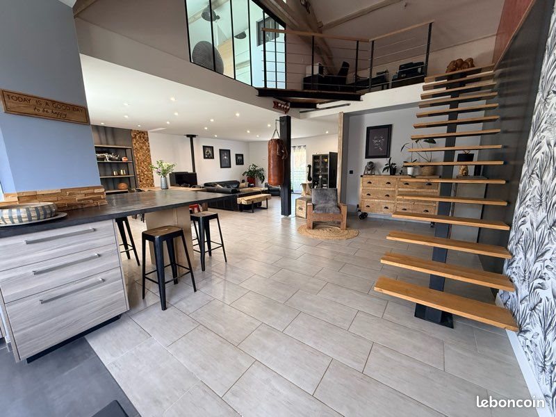 Maison à vendre, 190m², Saint-Genès-Champanelle