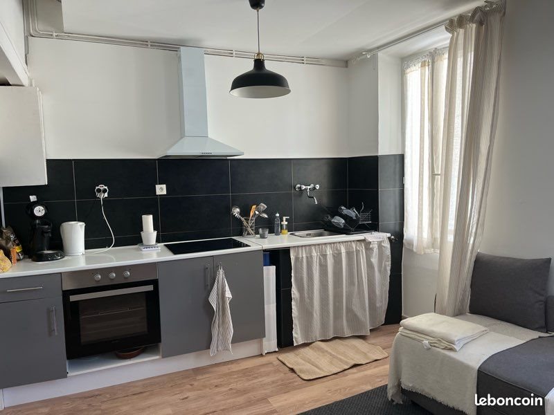 Appartement à louer, 27m², Marseille 8ème