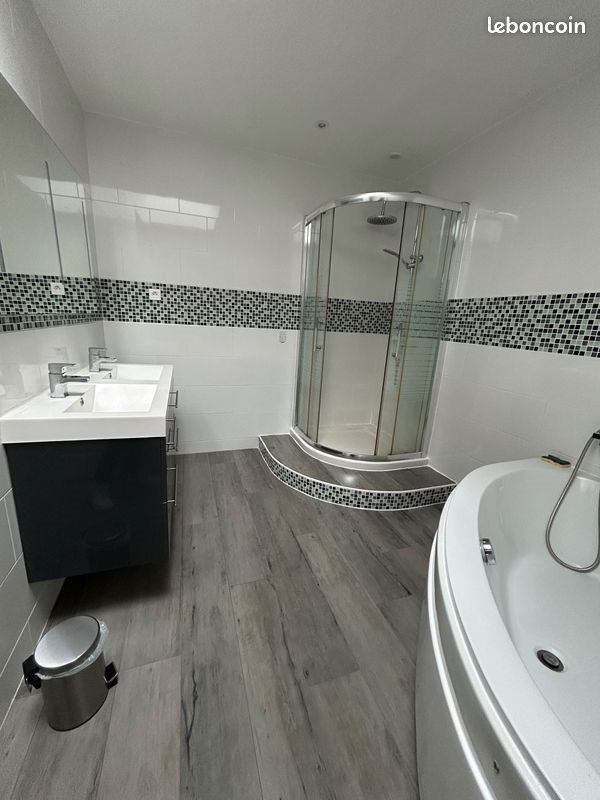 Appartement à louer, 80m², Vérin