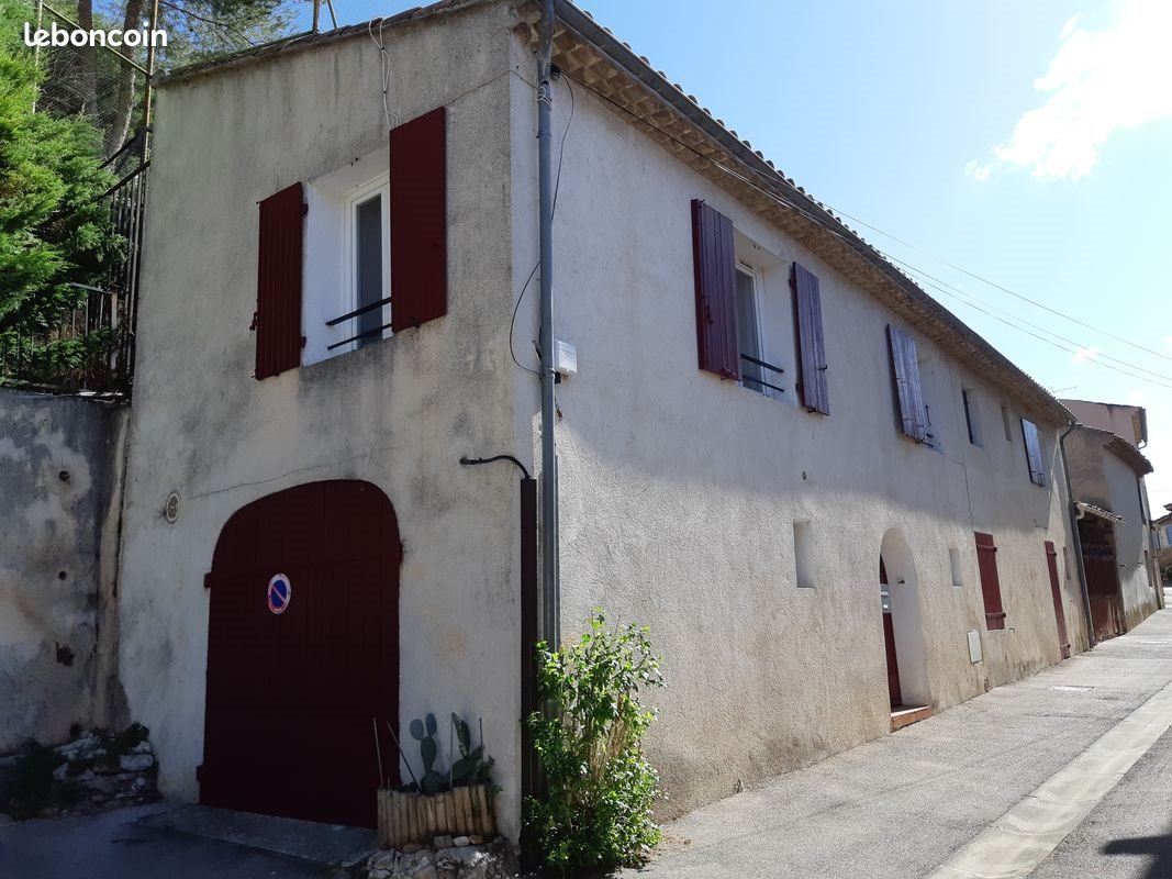 Maison à louer, 80m², Rousset
