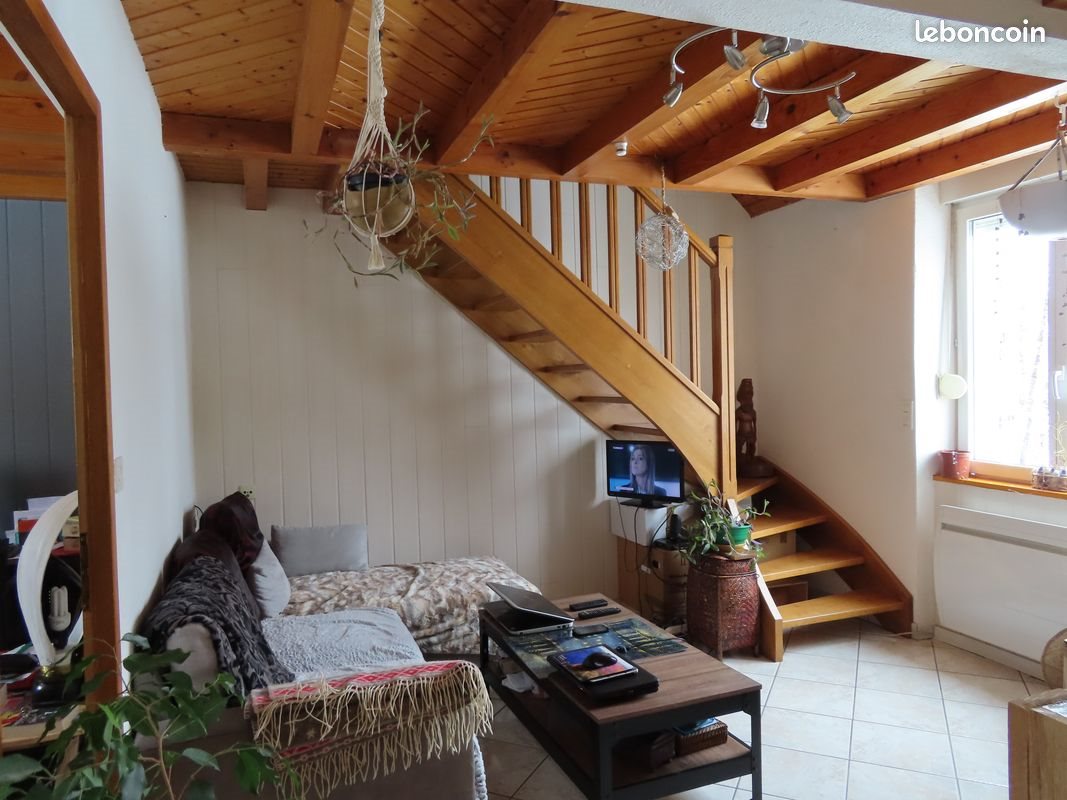 Appartement à louer, 70m², Etalans