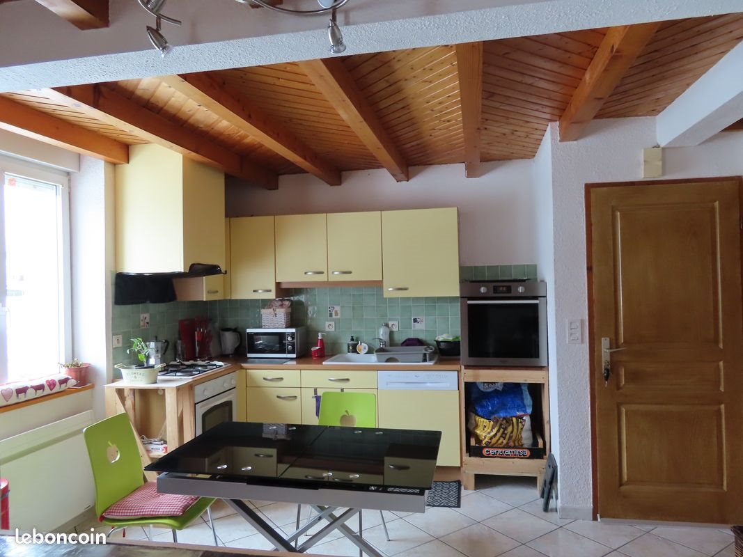 Appartement à louer, 70m², Etalans