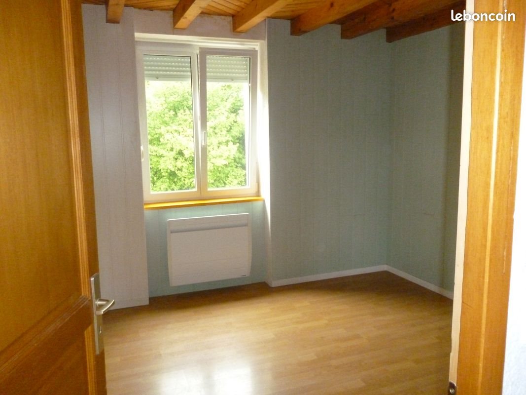Appartement à louer, 70m², Etalans