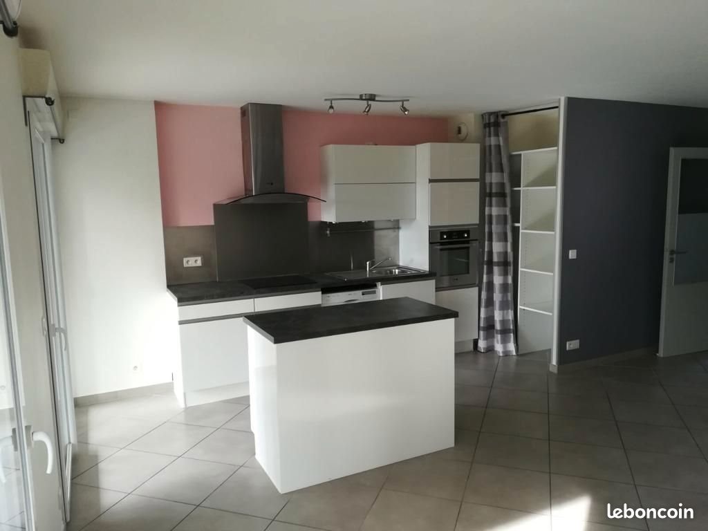 Appartement à louer, 63m², Neydens