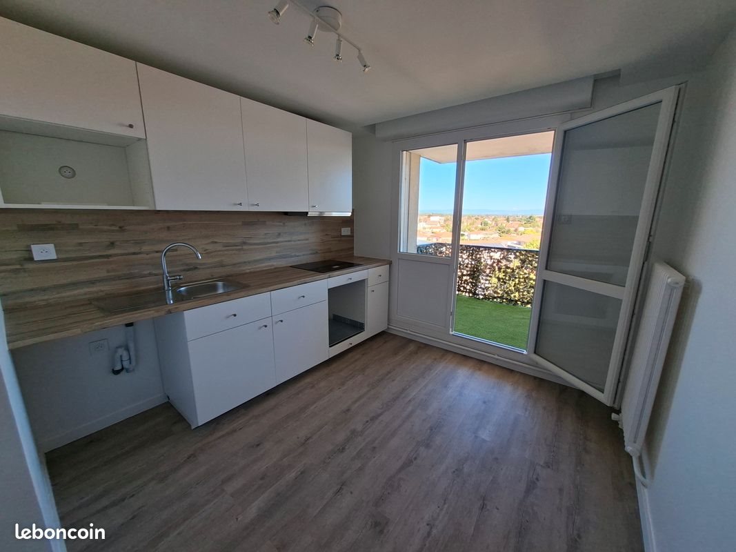 Appartement à louer, 75m², Meyzieu