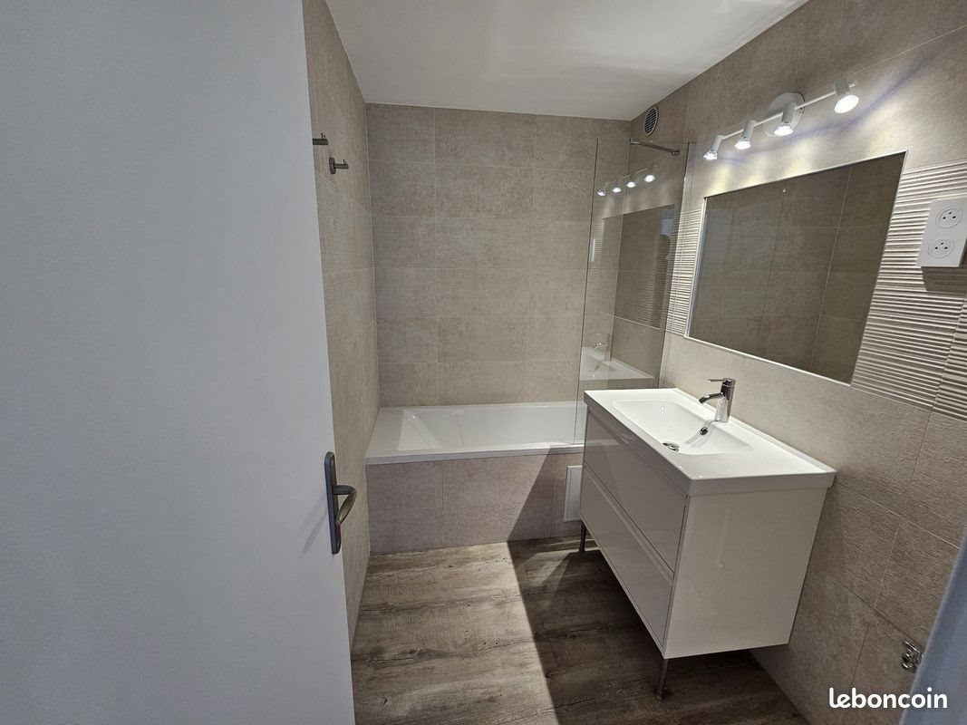 Appartement à louer, 75m², Meyzieu