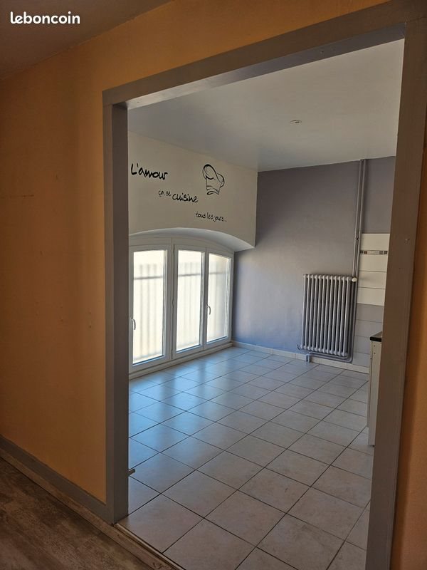 Appartement à louer, 64m², Montbozon