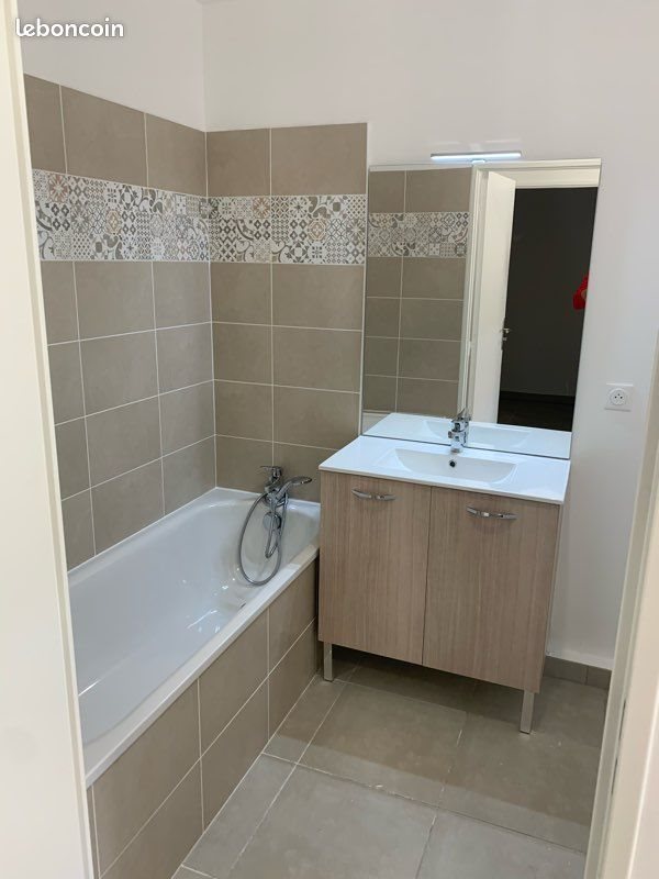 Maison à louer, 91m², Robion