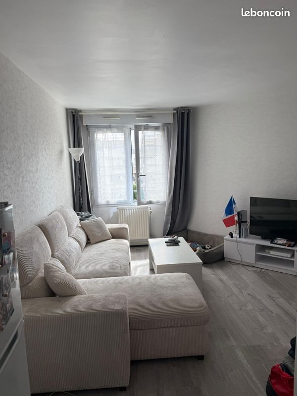 Appartement à louer, 28m², Evry