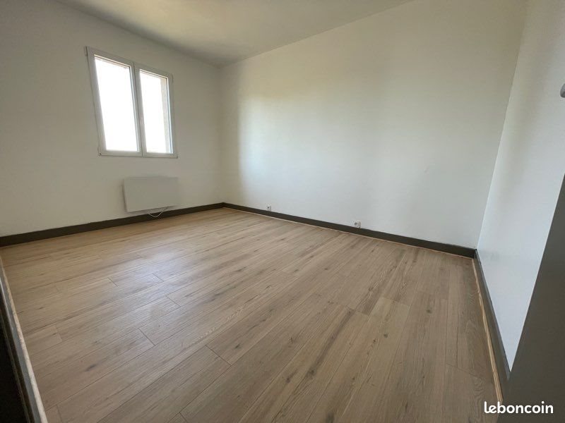 Maison à louer, 74m², Ayron