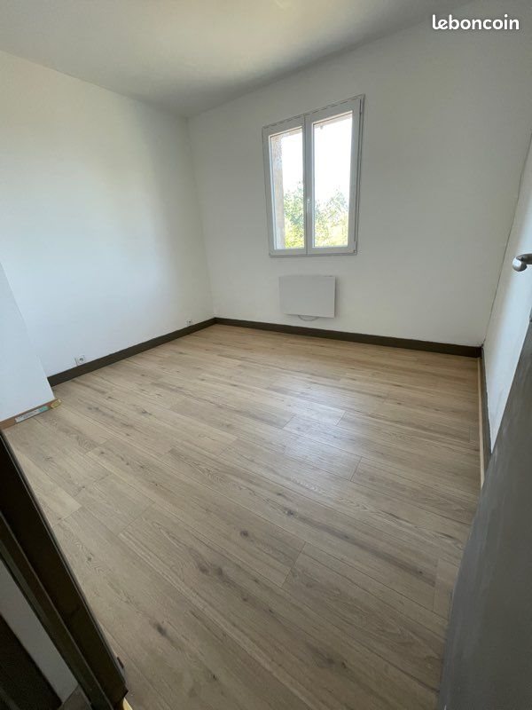 Maison à louer, 74m², Ayron