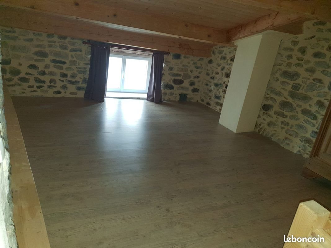 Maison à louer, 75m², Saint-Jean-le-Centenier
