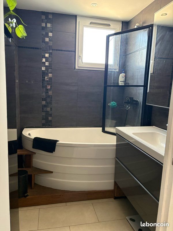 Appartement à louer, 71m², Marseille 8ème