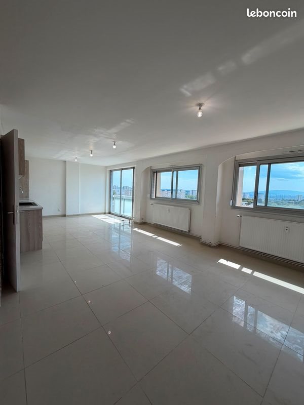 Appartement à louer, 78m², Vénissieux