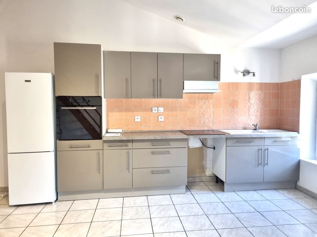 Appartement à louer, 65m², Trouillas