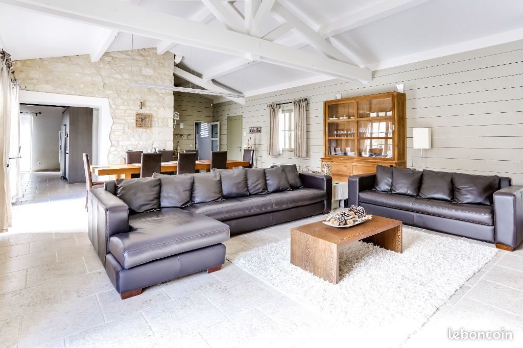 Maison à louer, 350m², Barjac