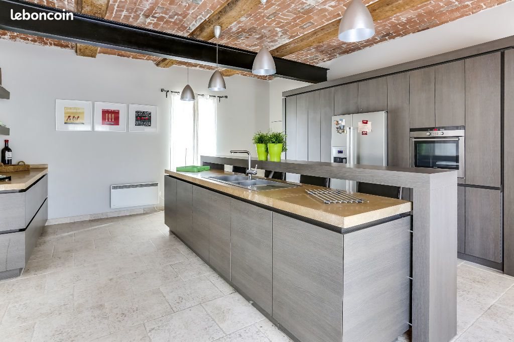 Maison à louer, 350m², Barjac