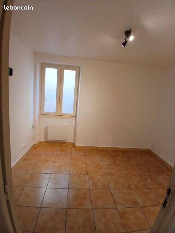 Maison à louer, 49m², Belgentier