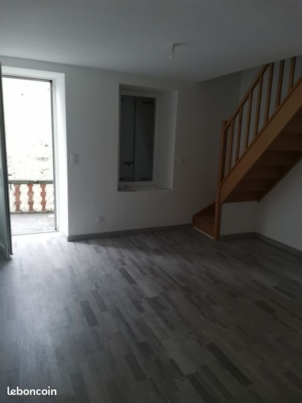 Maison à louer, 70m², Saint-Julien-de-Coppel