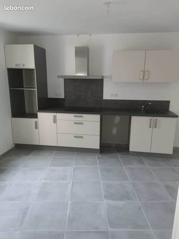 Maison à louer, 70m², Saint-Julien-de-Coppel