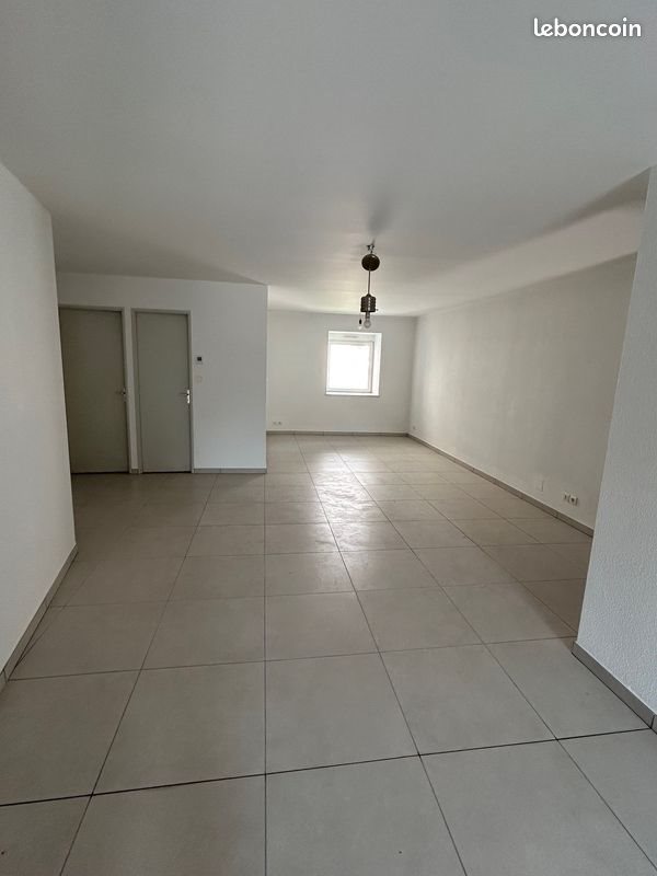 Appartement à louer, 80m², Froideconche