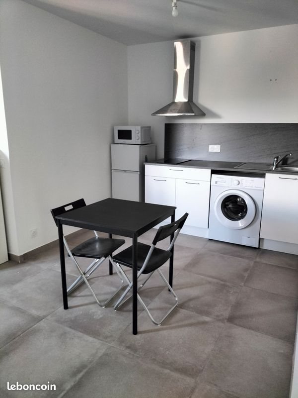 Appartement à louer, 27m², La Roque-d'Anthéron