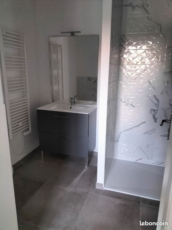 Appartement à louer, 27m², La Roque-d'Anthéron