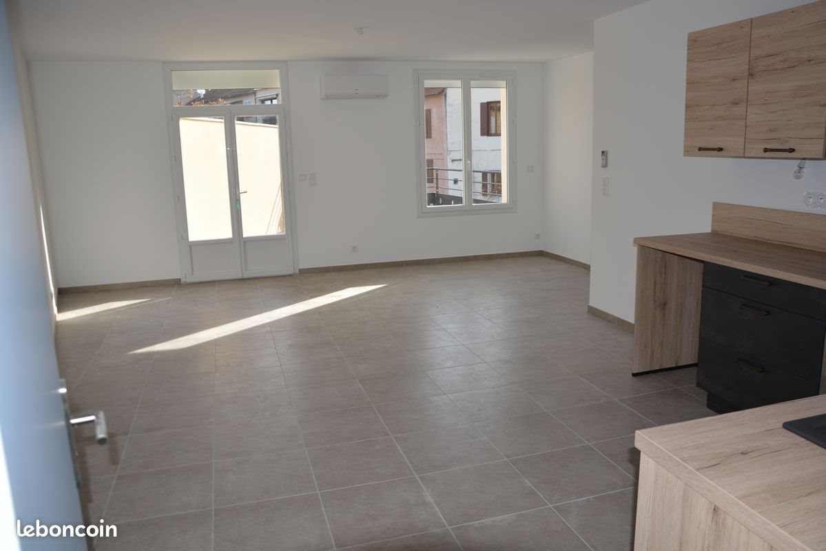 Appartement à louer, 82m², Laragne-Montéglin